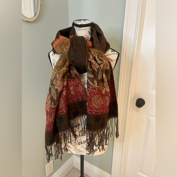Accessories - NWOT Large Brown and Orange Pattern Scarf with Fringe | OS